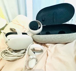 Oculus Quest 2 & brand new case (TRADING)