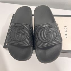 Gucci GG Black Rubber Slides/Size 61/2