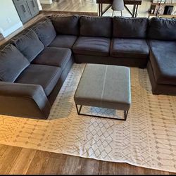 LIKE NEW COUCH FOR SALE