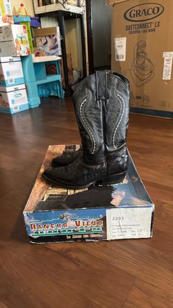 Men’s cowboy boots Size 8