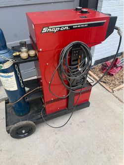 The Mig Welder Snap On YA205 is a high-quality MIG welder designed for industrial use. With a voltage of 220V, this welder is perfect for various weld