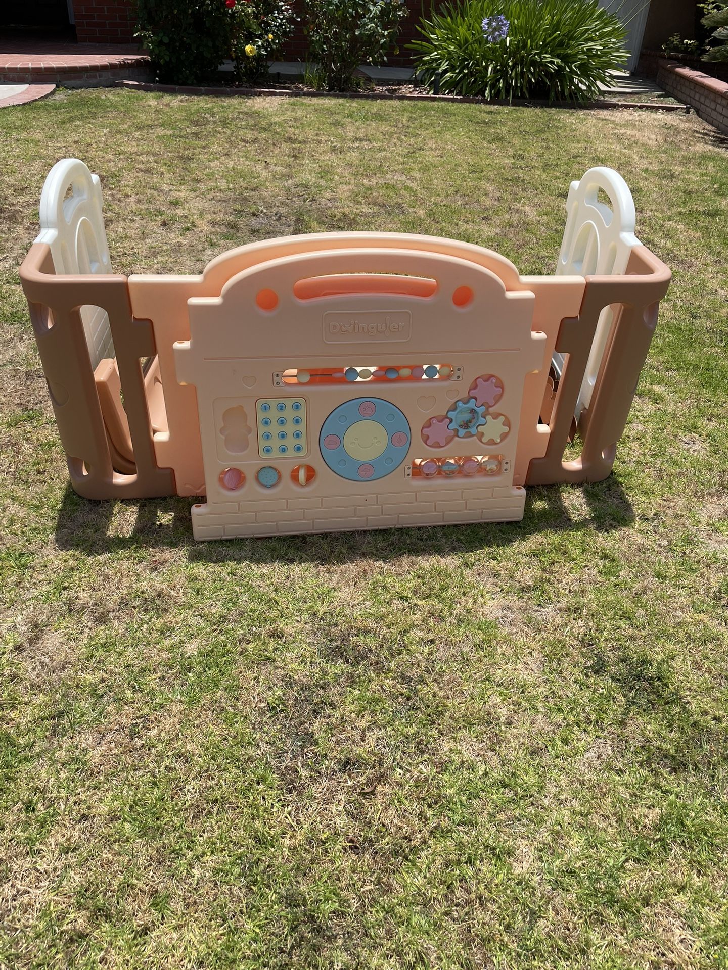 DWINGULER Castle Playpen - CARAMEL II - Used, Great Condition