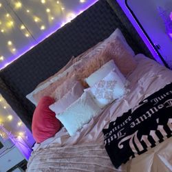 🛏️ Grey Upholstered Queen Bed Frame – Excellent Condition! 🛏️