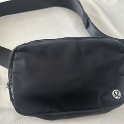Lululemon Everywhere Belt Bag