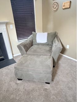 Oversized chair with ottoman