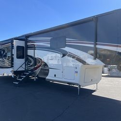 Cedar Creek 5th Wheel