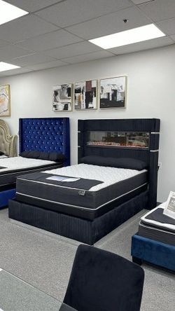 Contemporary Style Black/Gold Fireplace bed w/Bluetooth Speakers