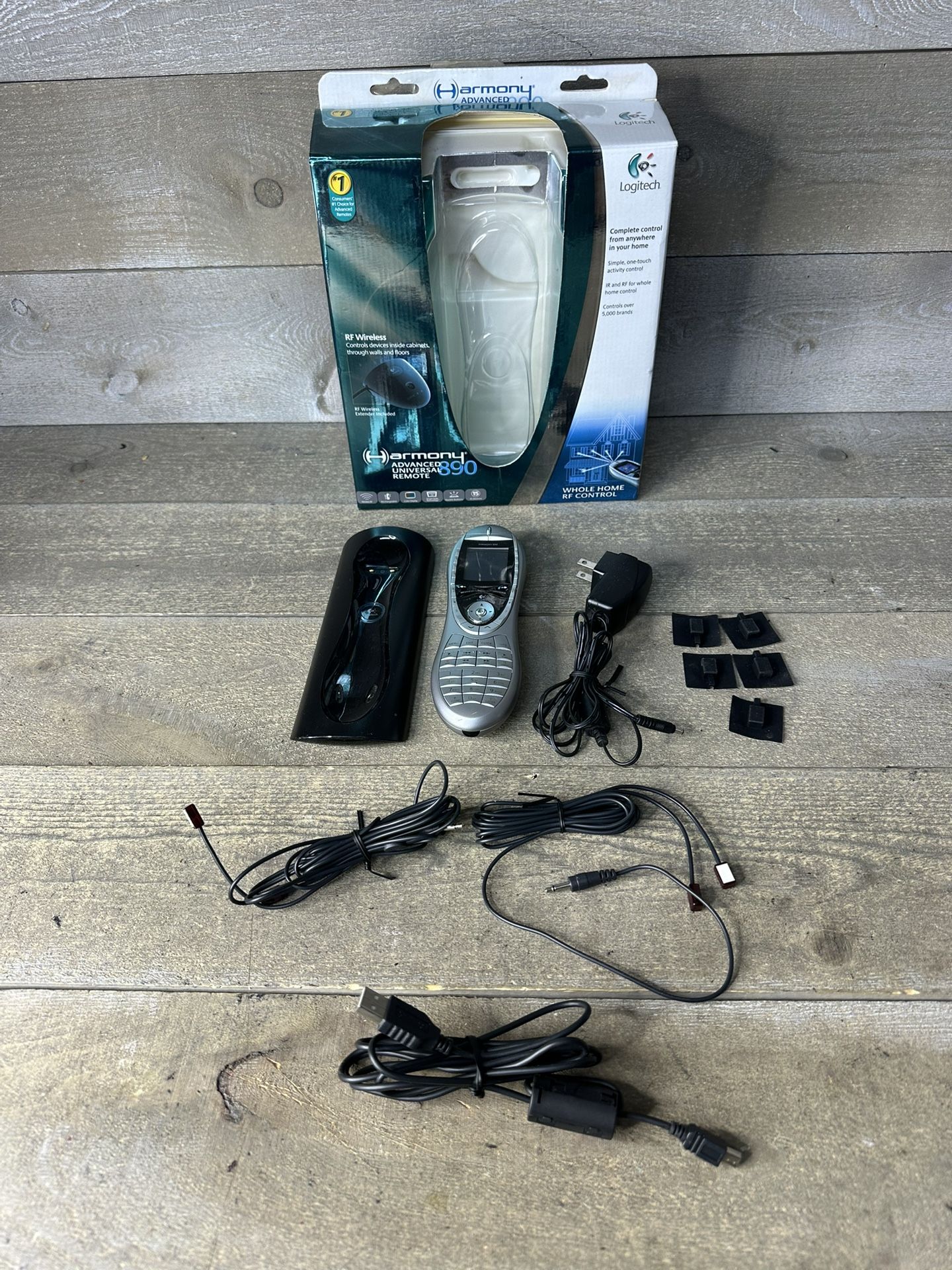 Logitech Harmony 890 Advanced Universal Remote New Battery No Extender