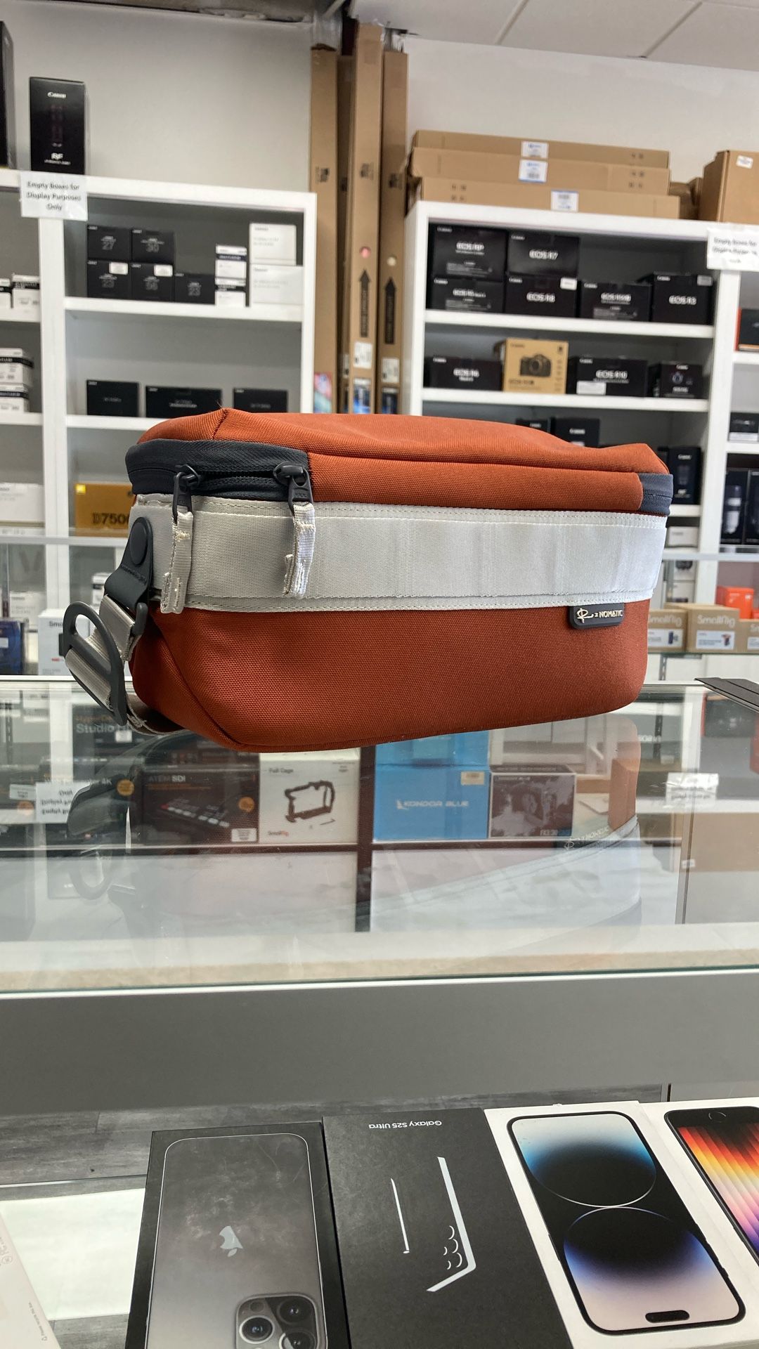 Nomatic Luma 9L Sling Bag