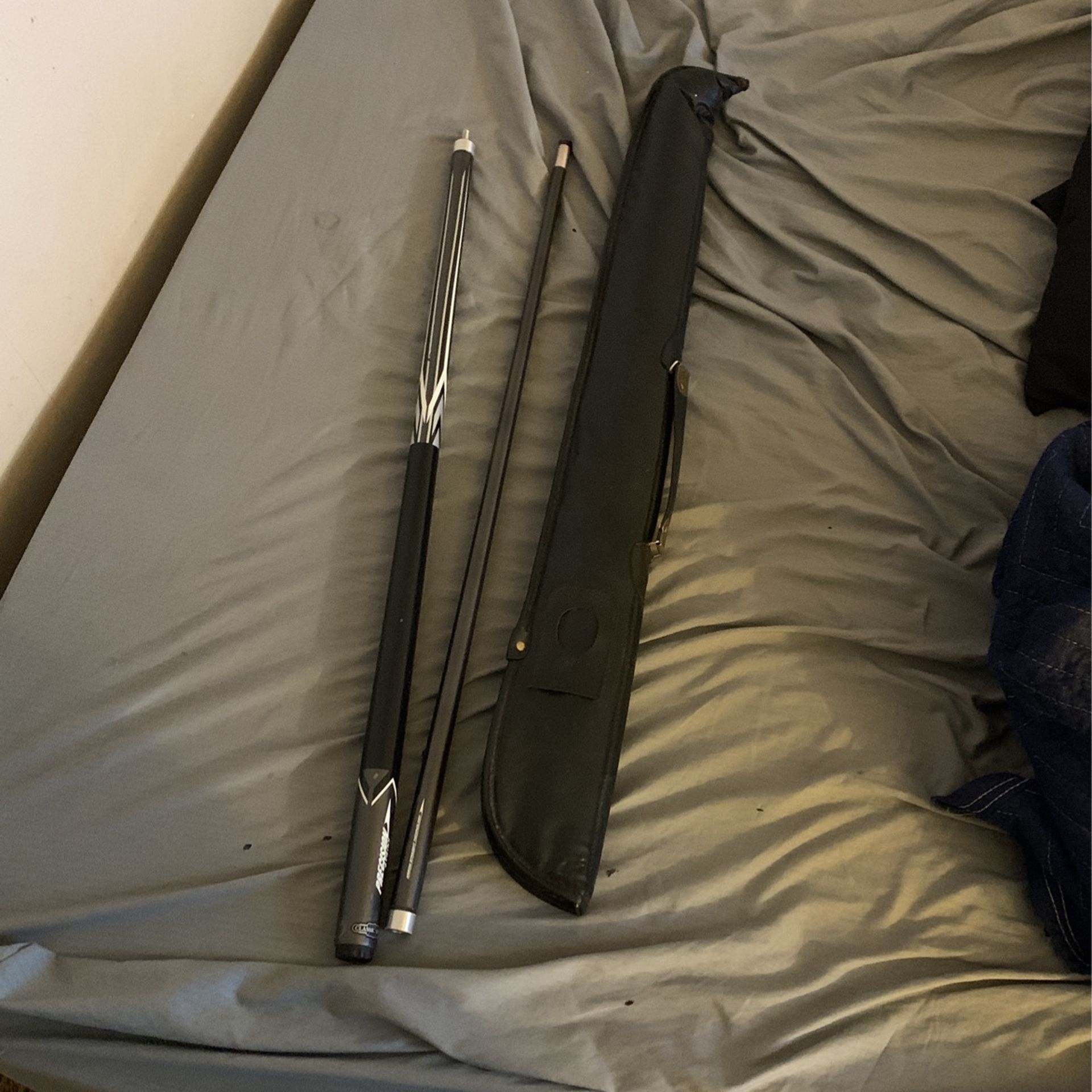 New pool stick with carrying Case