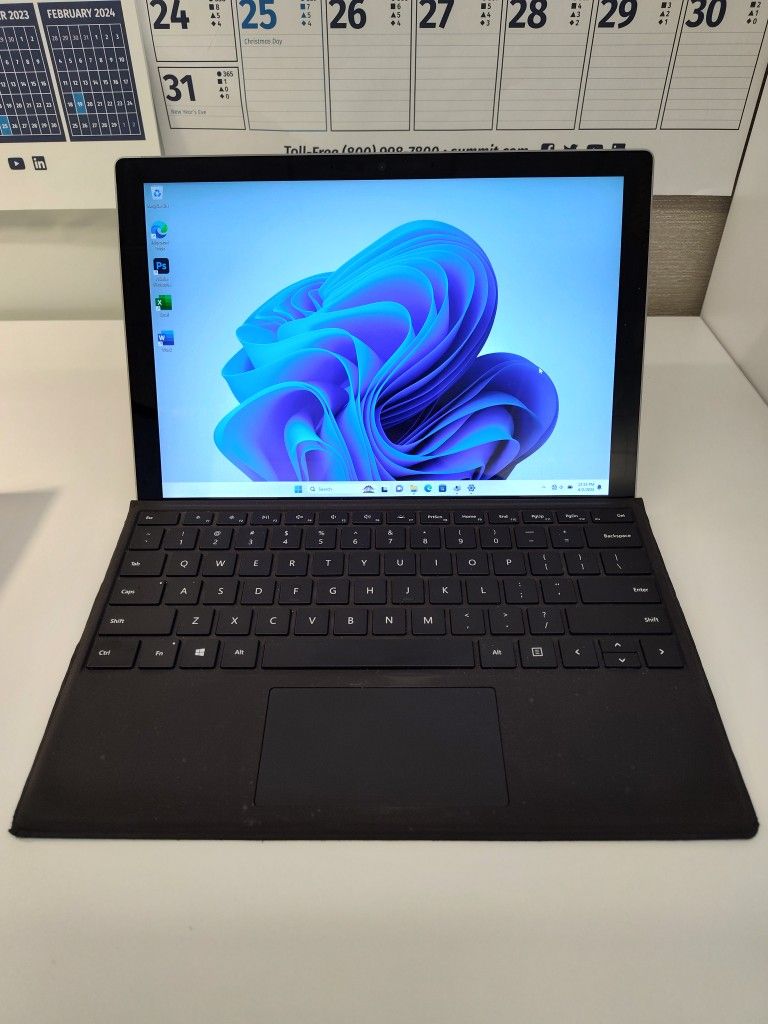Microsoft Surface Pro 7 With Core i5/256GB SSD/8GB Ram/Windows 11/Good battery/charger/warranty