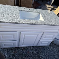 48inch Vanity!! Has cosmetic damage on sides - see pics 