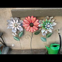 3 Metal Flower Garden Stakes