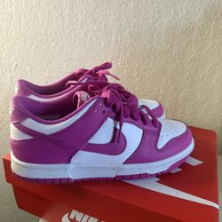 Fuchsia Nike Dunks 