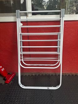 Adjustable cloth drying rack