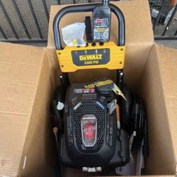 DEWALT 3300 PSI 2.4 GPM Gas Cold Water Pressure Washer with HONDA GCV200 Engine