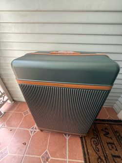 Lucky Brand Hard Shell Spinner Luggage
