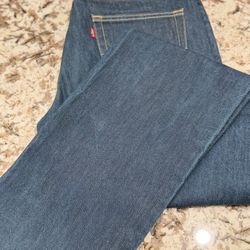 Brand New Mens Levi’s - Size 33x34. 