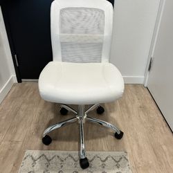 White Swivel Desk Chair With Wheels