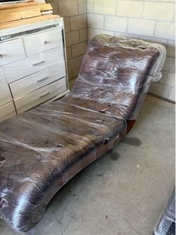 Lounge chair accent