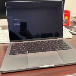 MacBook Pro 14” 8GB 1TB SSD