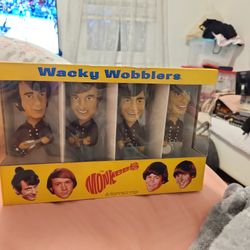 Monkeys Bobbing Head Gift Set Entire Band