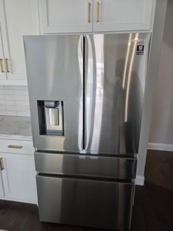Samsung 4-Door French Door Fridge - Water Pitcher, Barely Used, Moving Sale or Best Offer