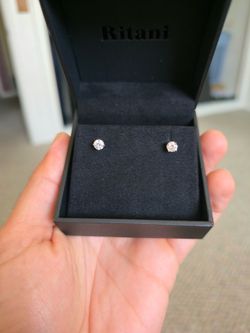 Natural diamond earrings