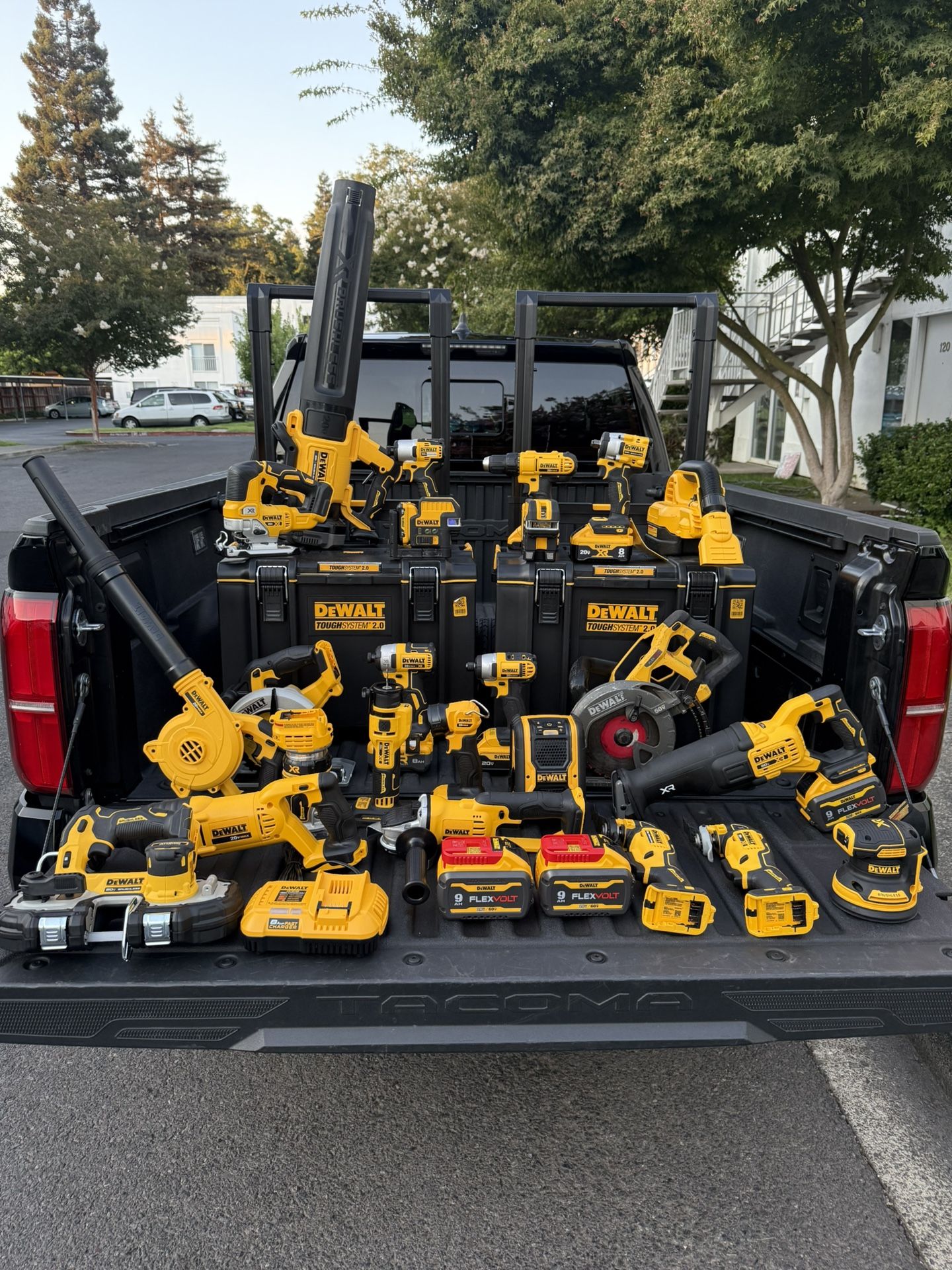Pura herramienta DEWALT disponible – FlexVolt, 20V y más