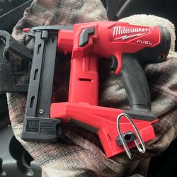 Milwaukee 18ga Narrow Crown Stapler