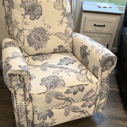 Swivel Rocker Recliner-like New 