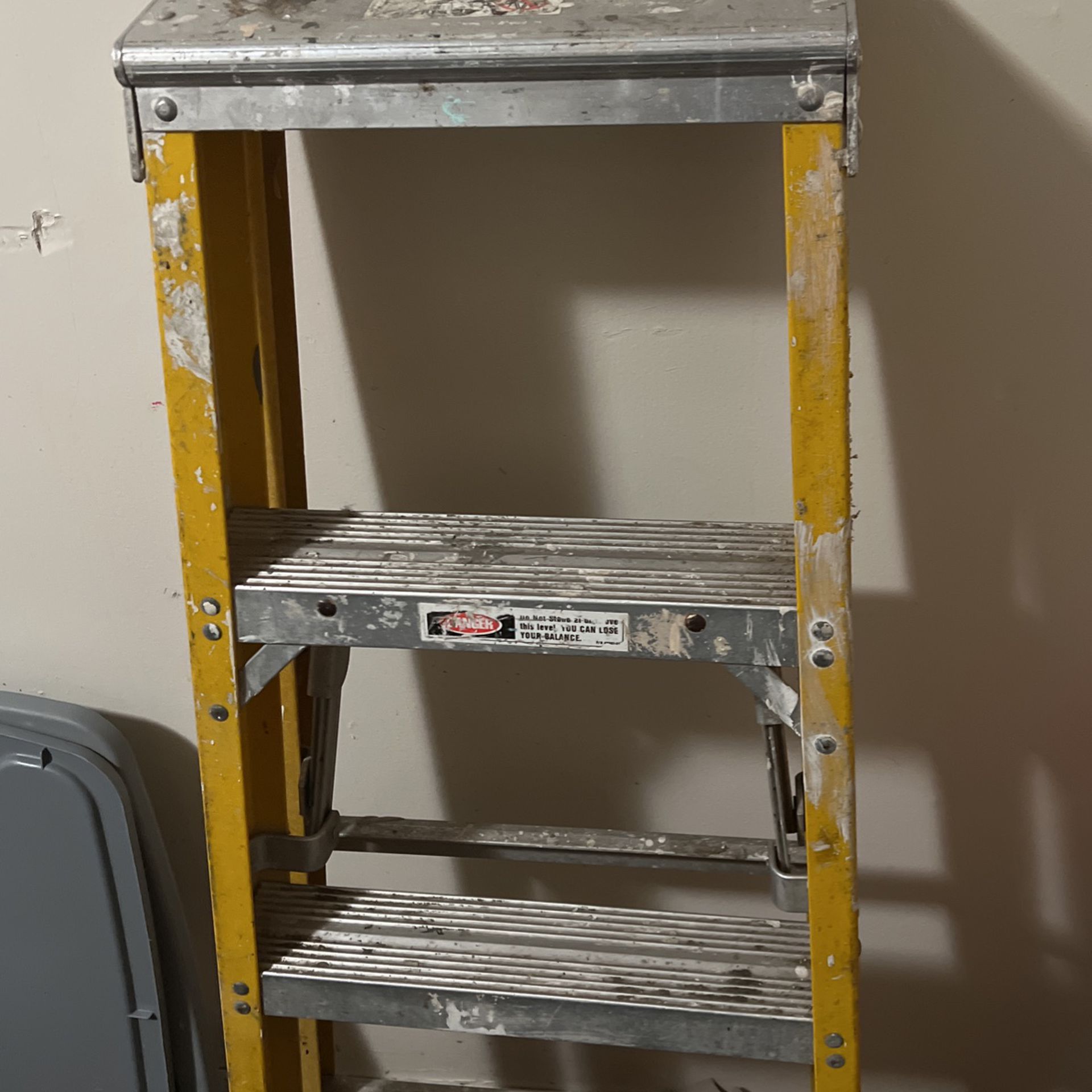 Dial 4 foot ladder for sale, great painting ladder