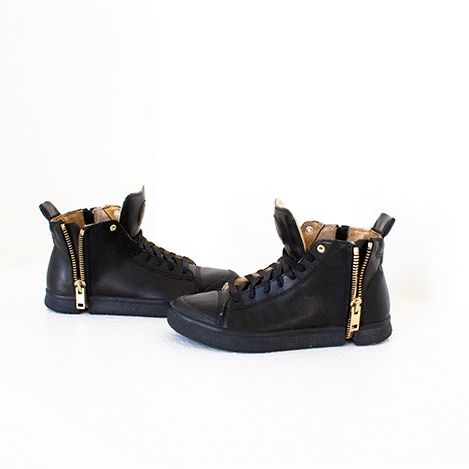 新品未使用DIESEL レザースニーカー S-NENTISH ゴールドジッパー Diesel S-NENTISH Black Leather Sneakers for Sale in Las Vegas, NV