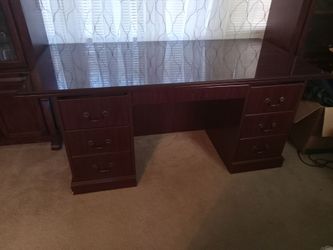 Cherry wood office desk like new pick up in Hemet ca  need gone asap moving $150 obo