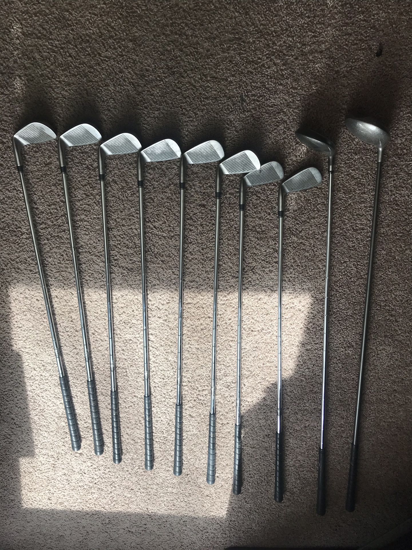 Beginner set of golf clubs
