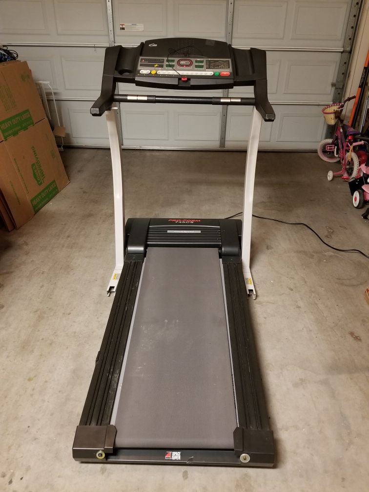 Proform 745cs Walking / Running Treadmill Used for Sale in Mesa, AZ