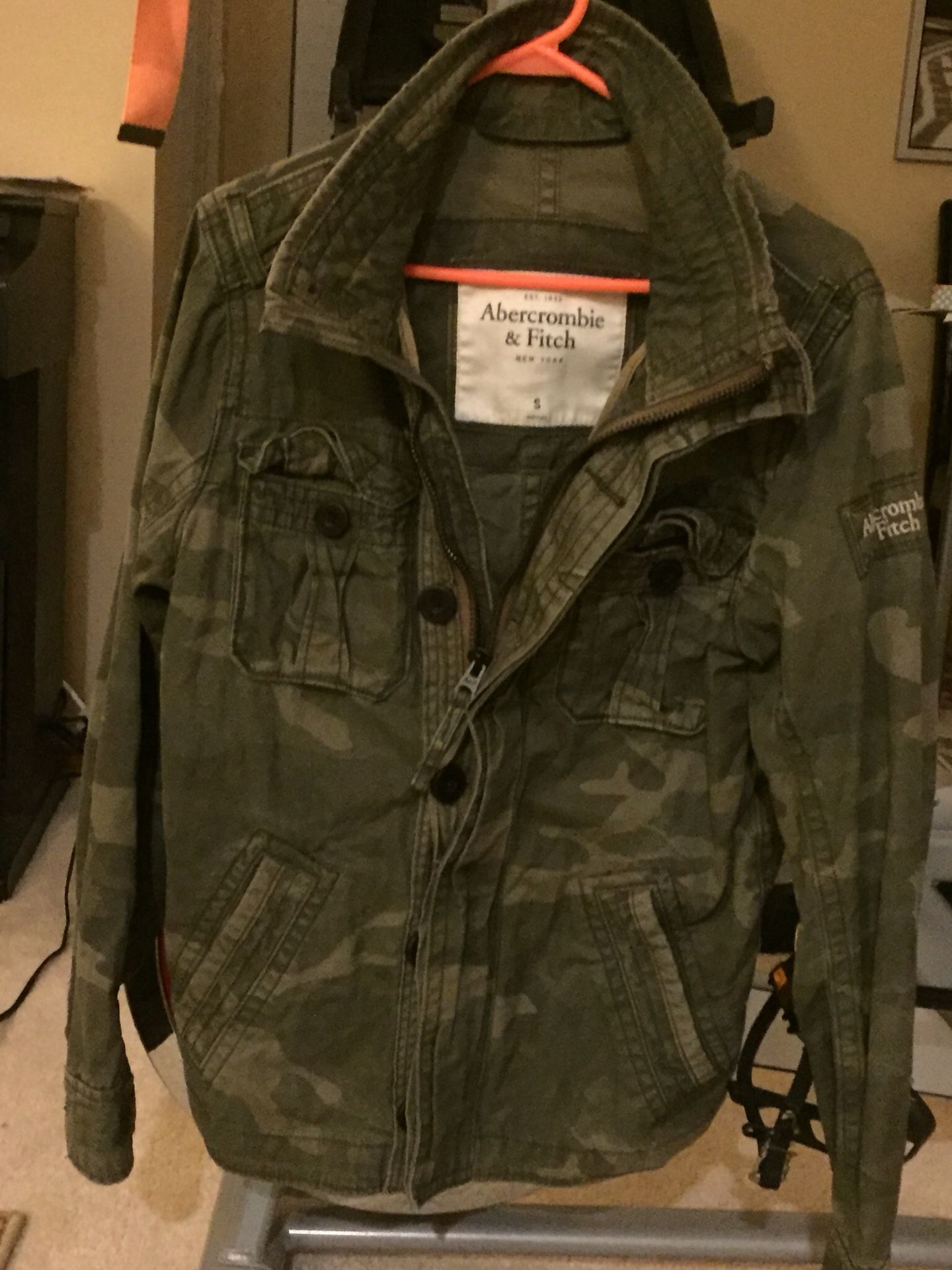 Abercrombie & Fitch Camo Jacket for Sale in Auburn, WA - OfferUp