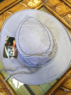 New with tag. Leather hat made in Brazil.