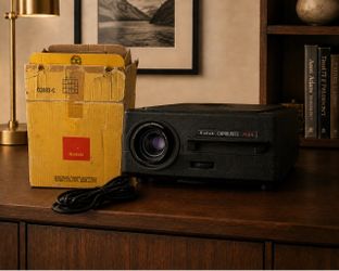 Like NEW Vintage Kodak Carousel 750H projector for viewing traditional 35mm photographic slides. Includes Kodak projection lens, cords and original Ko