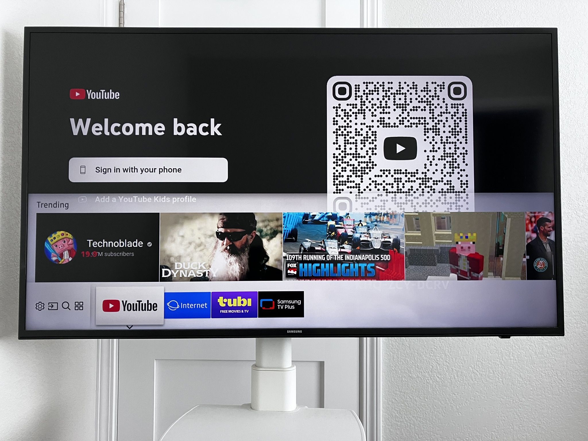 Very good high end 50 inch samsung 4k uhd tv + stand + roku