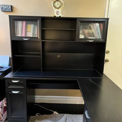 Desk w/attachable upper hutch 