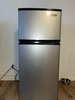 Vissani 4.5 cu ft Fridge