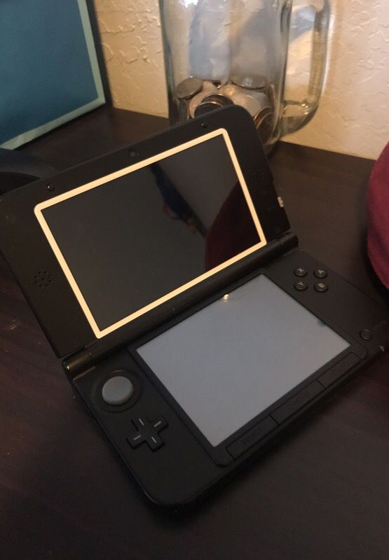 Nintendo 3DS XL w/ Charger