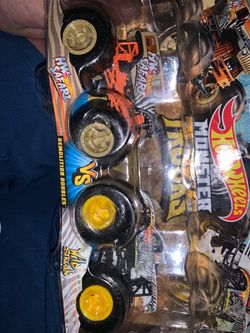 Hot Wheels Monster Trucks Demolition Doubles 2-Pack