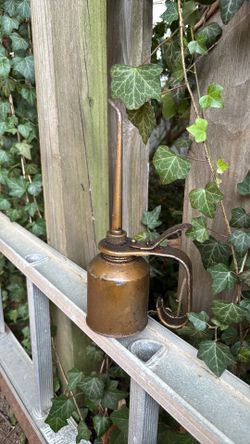 Vintage oil can