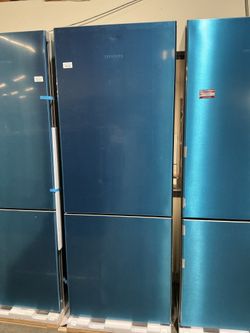 Liebherr CB7790IM Bottom Freezer Refrigerator (Open Box / Scratch & Dent)