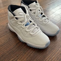 Jordan 11 Legend blue Size 9.5
