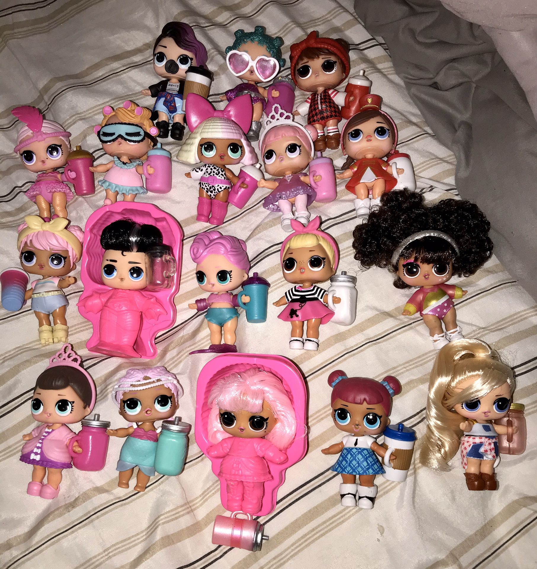 Lol surprise dolls - 18 random dolls
