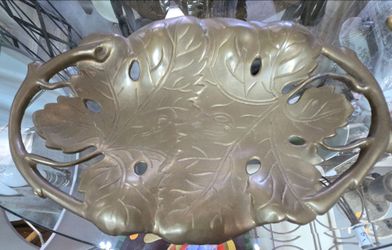 Solid Brass Vine Leaf Table Centerpiece. 14"x9". PLEASE READ DESCRIPTION