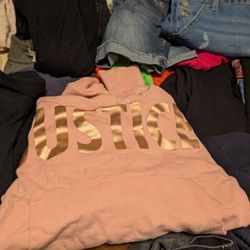 Taking Best Offer!! Like New 127 Pieces  Of Ladies Clothing  Sizes Are Small  & Xtra Small .